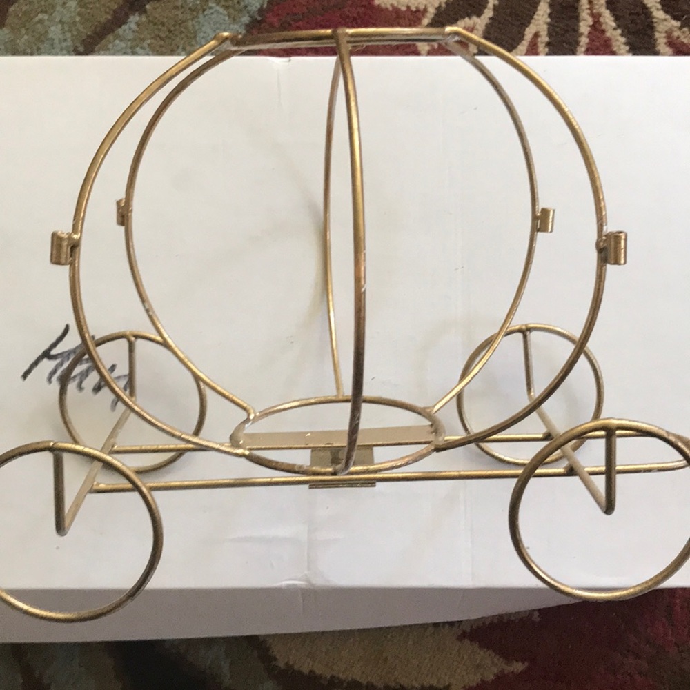 Gold carriage